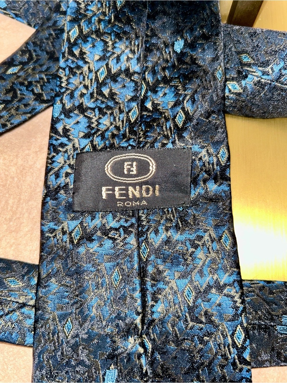 Fendi Roma tie features a blue and black abstract jacquard pattern. 💯 Silk